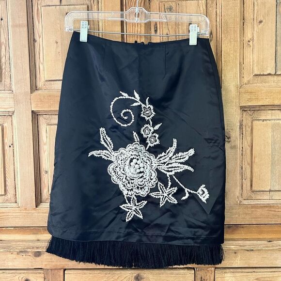 Women's Mica 2 Floral Embroidered Skirt Black‎ White Fringe Satin - Picture 1 of 9